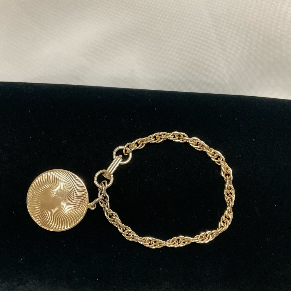 Vintage Gold Tone Twisted Chain Bracelet with Swirl Charm - Picture 2 of 3